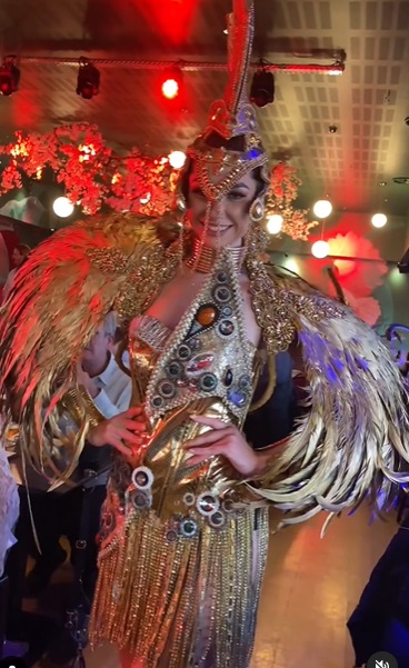 Artiste soirée plumes